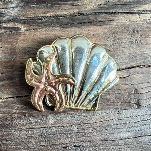 Gold tone and orange Seashell Brooch or pendant
